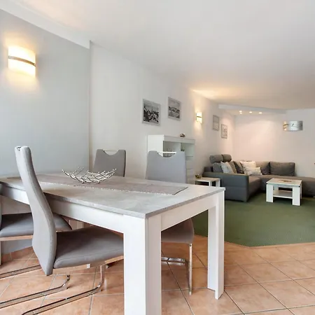 - Strandnah Lejlighed